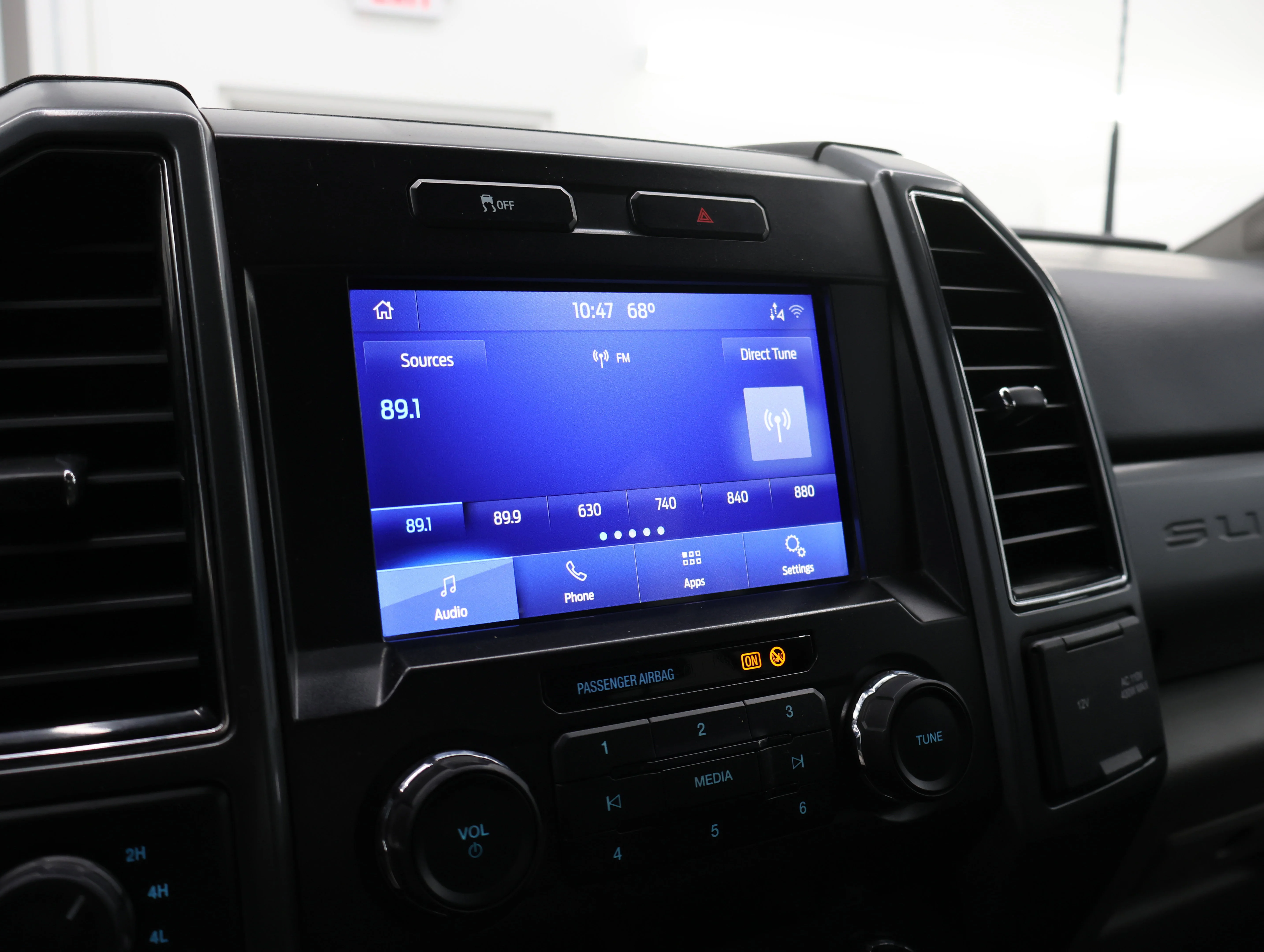 Used 2022 Oxford White Ford XLT image 11