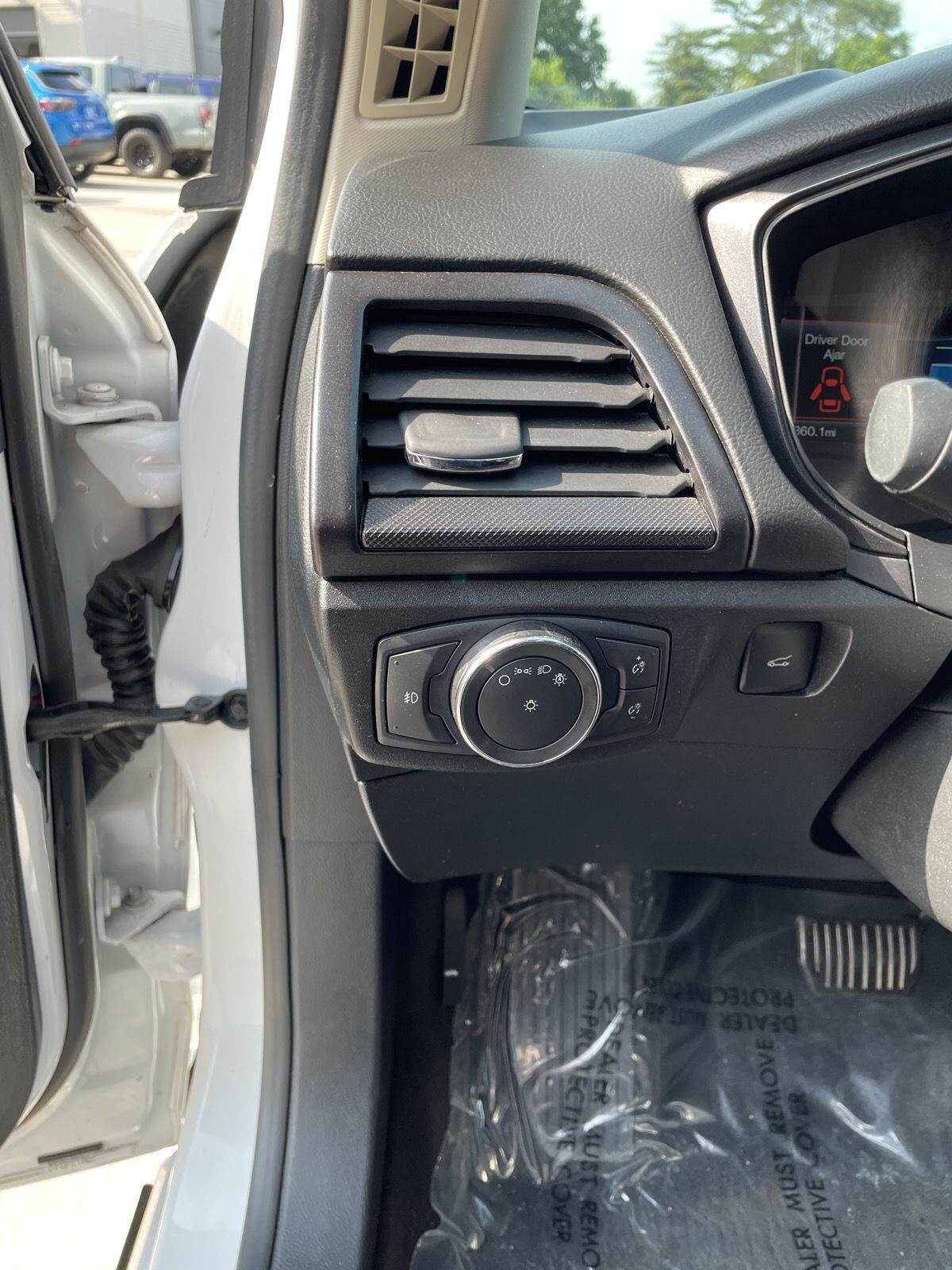 Used 2018 Oxford White Ford SE image 18