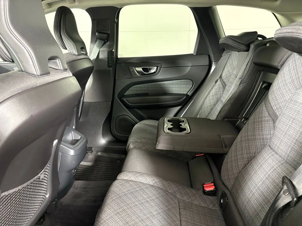 Used 2024 Onyx Black Metallic Volvo Core image 36