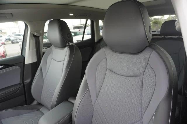 New 2026 Platinum Gray Metallic Volkswagen SE image 19