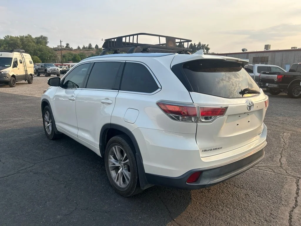 Used 2015 Blizzard Pearl Toyota XLE V6 image 5