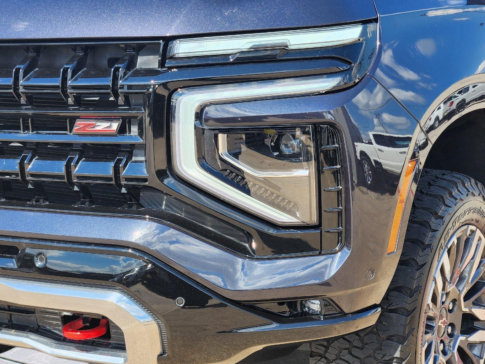 2025 Chevrolet Suburban photo 8 of 35
