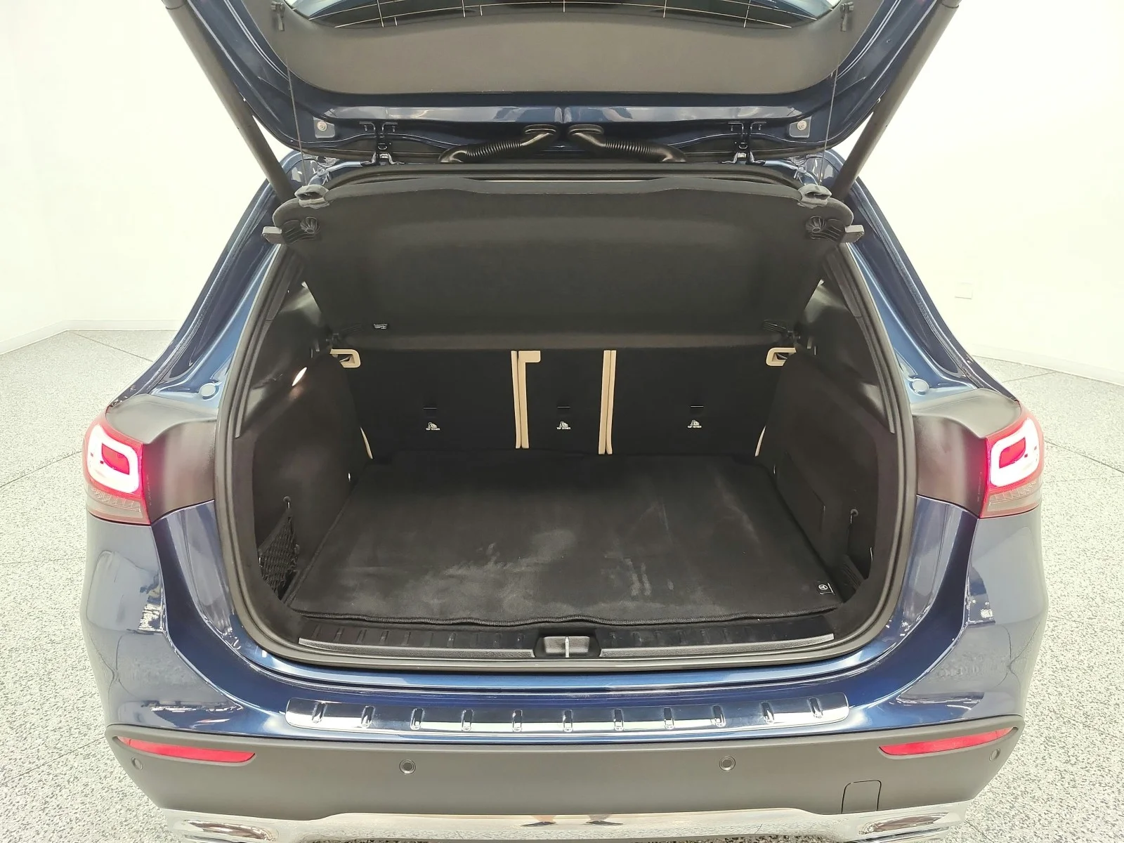 Certified Used 2022 Denim Blue Metallic Mercedes-Benz GLA 250 SUV image 18
