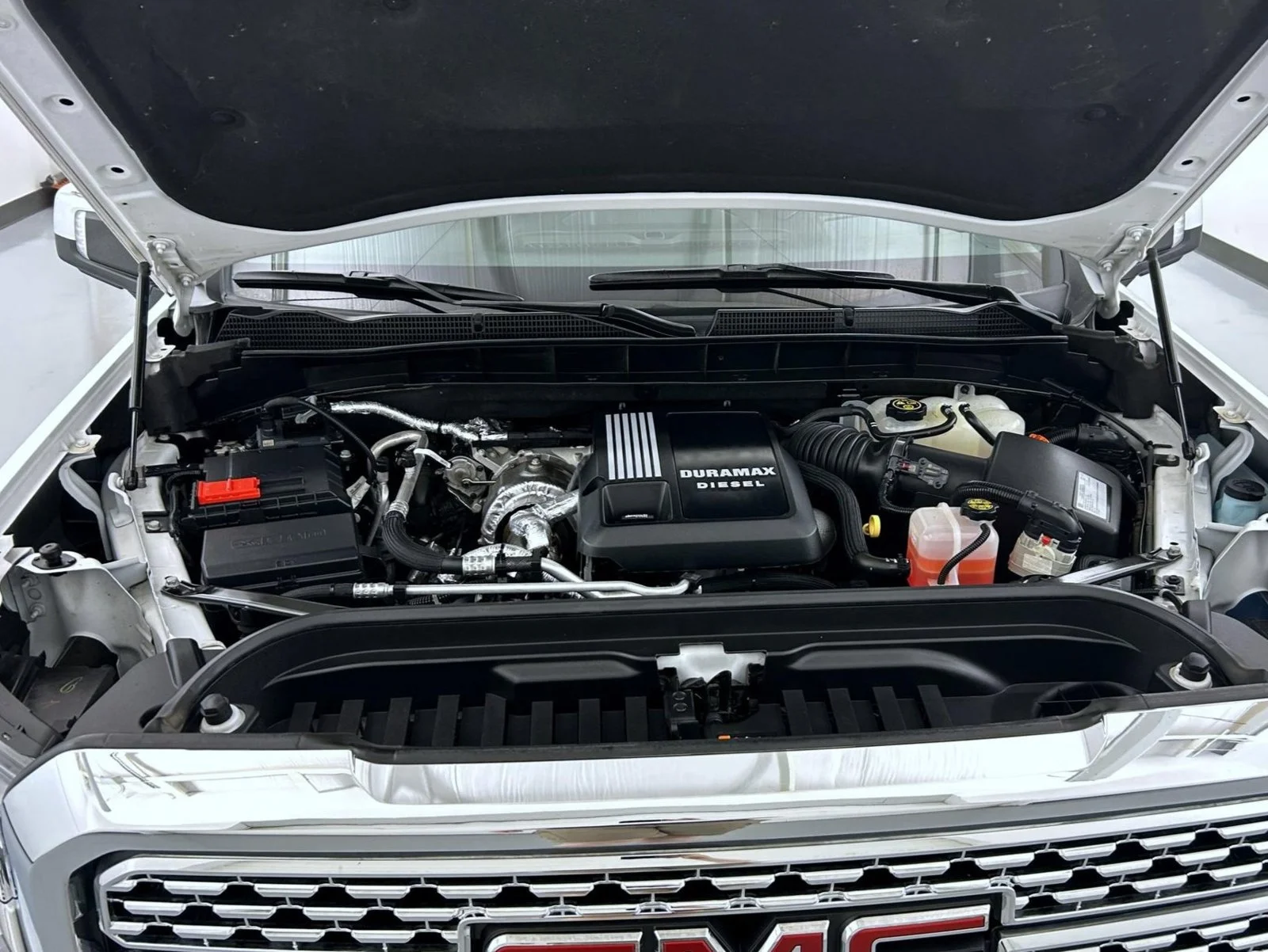 Used 2021 White GMC Denali image 26