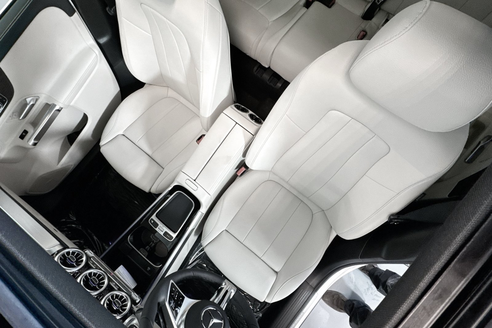 New 2026 Polar White Mercedes-Benz GLB 250 image 19