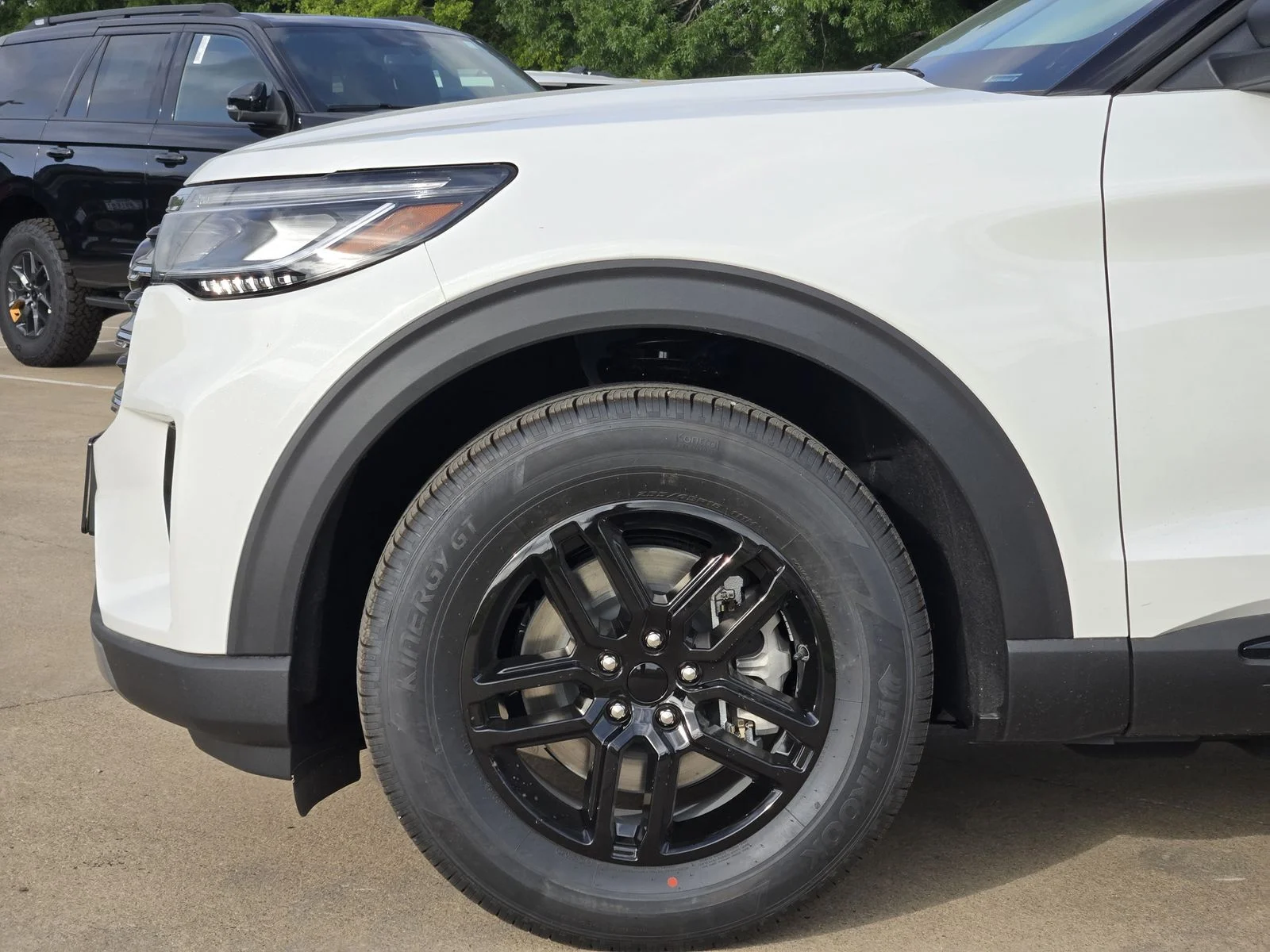 New 2026 Star White Metallic Tri-Coat Ford Active image 6