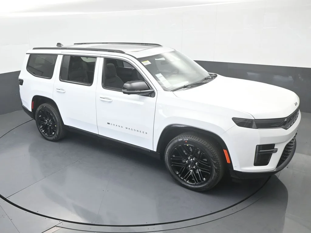 New 2026 Bright White Clear-Coat Exterior Paint Jeep Limited Reserve image 57