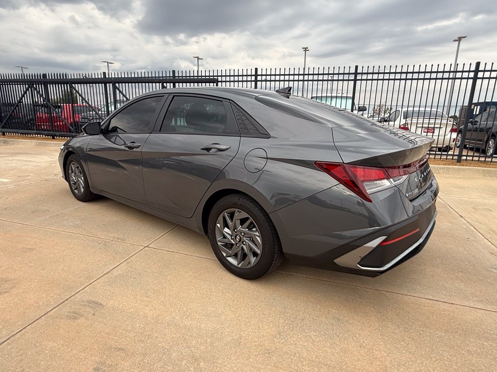 Used 2024 Gray Hyundai SEL image 3
