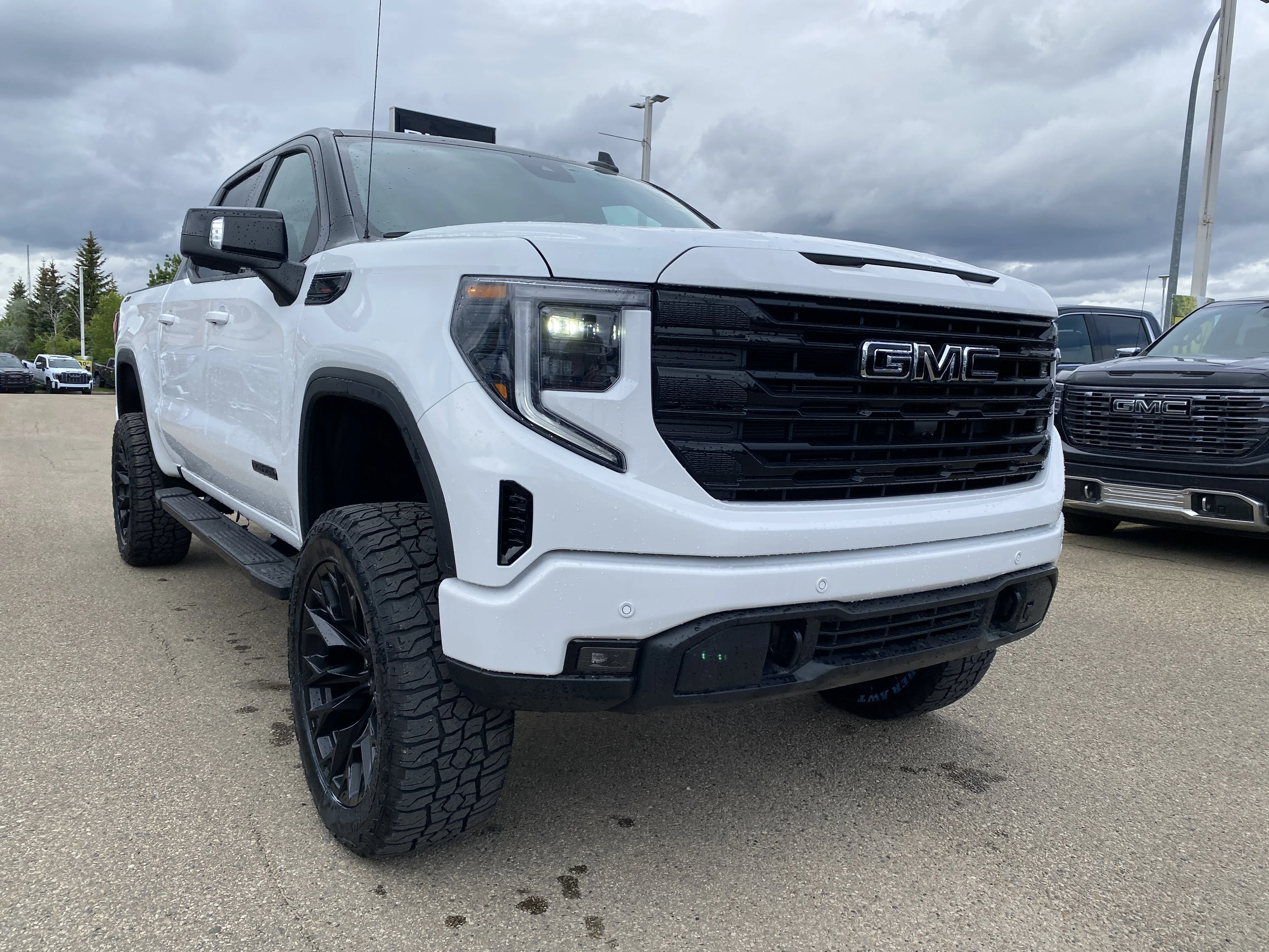 New 2026 Summit White GMC Elevation image 9