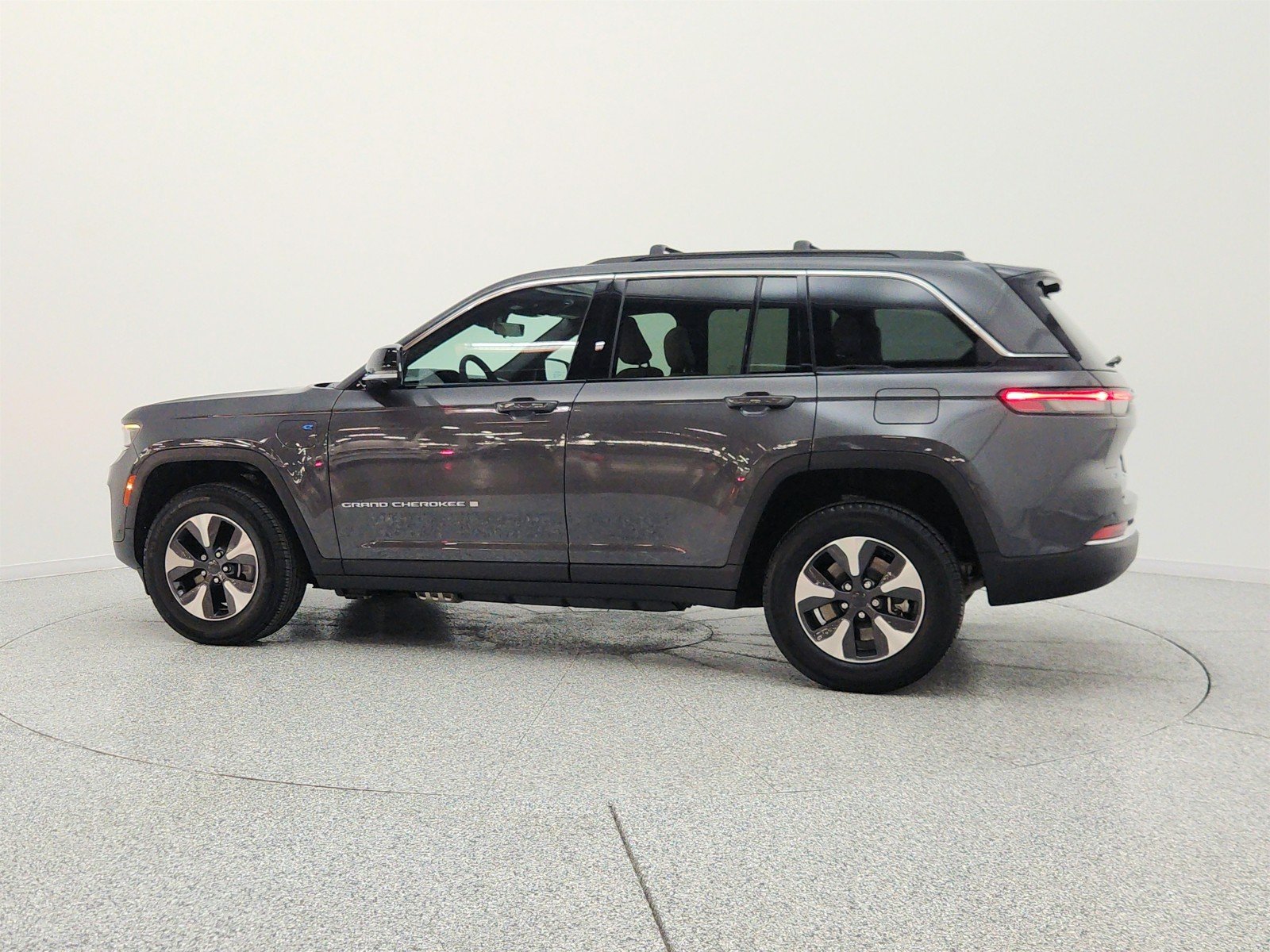 Used 2025 Baltic Gray Metallic Clearcoat Jeep 4x4 image 8