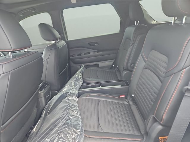 New 2026 Everest White Pearl TriCoat Nissan Rock Creek® image 16