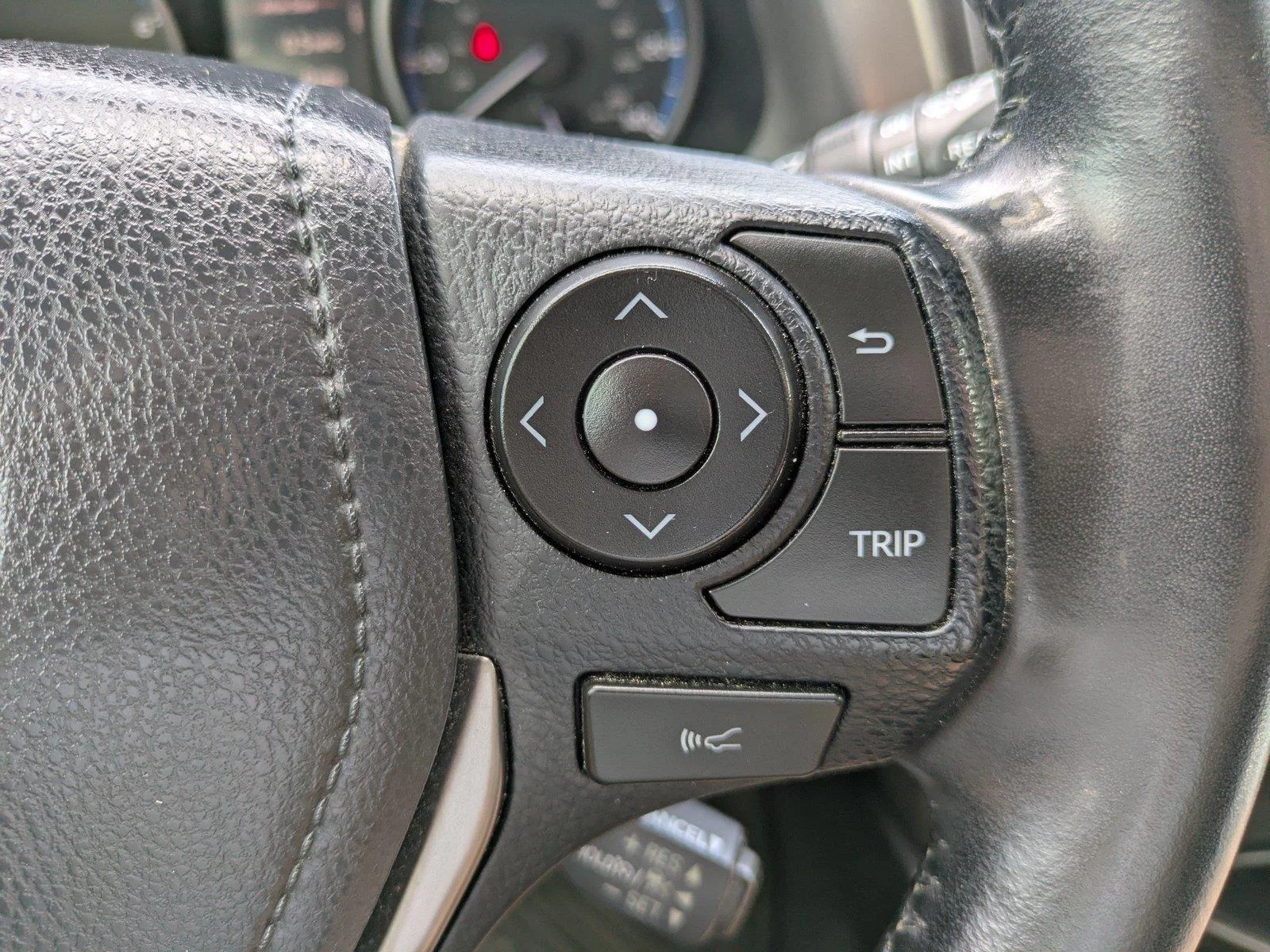 Used 2018 Magnetic Gray Metallic Toyota XLE image 26