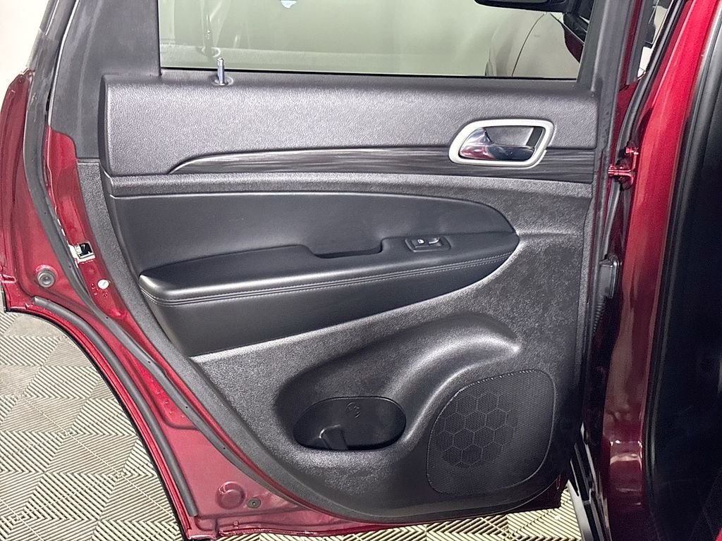 Used 2021 Velvet Jeep Laredo E image 18