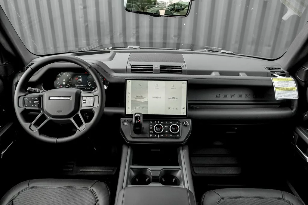 New 2026 Santorini Black Land Rover S image 21