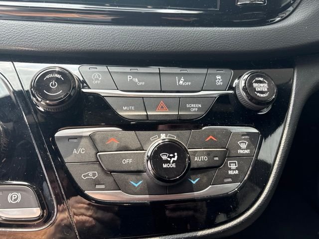 Used 2025 Black Chrysler Select image 10