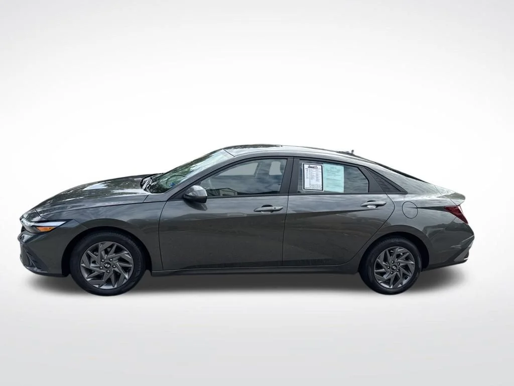 Used 2024 Gray Hyundai SEL image 1