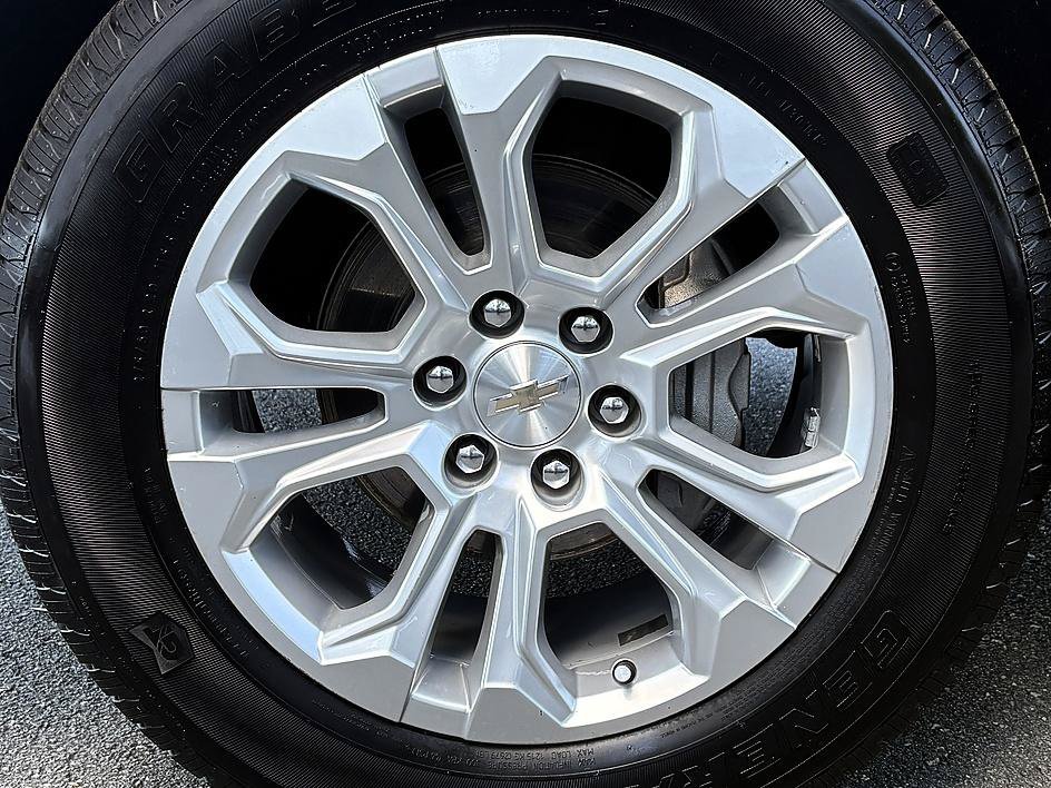 Used 2024 Iridescent Pearl Tricoat Chevrolet LTZ image 8