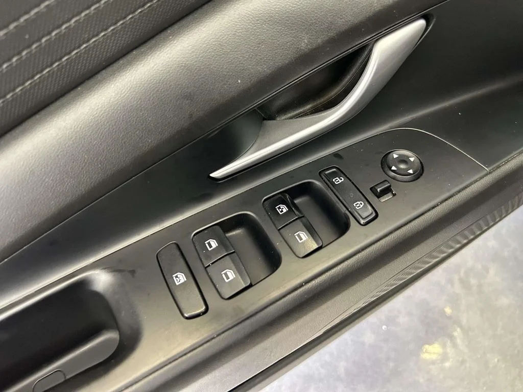 Used 2023 Black Hyundai SEL image 15