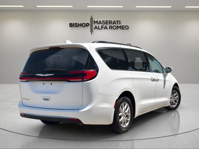 Used 2022 Bright White Clearcoat Chrysler Touring L image 5