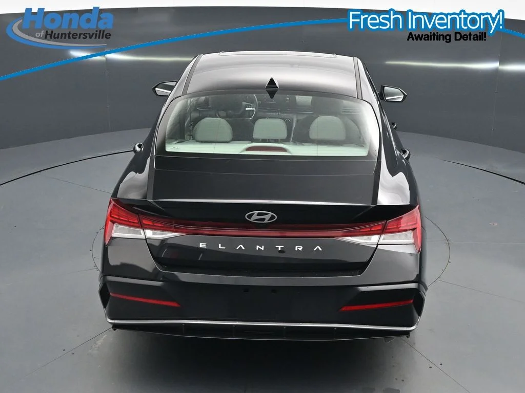 Used 2025 Abyss Black Hyundai SEL Convenience image 23