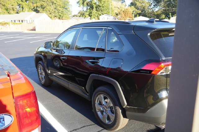 Used 2024  Toyota XLE image 17