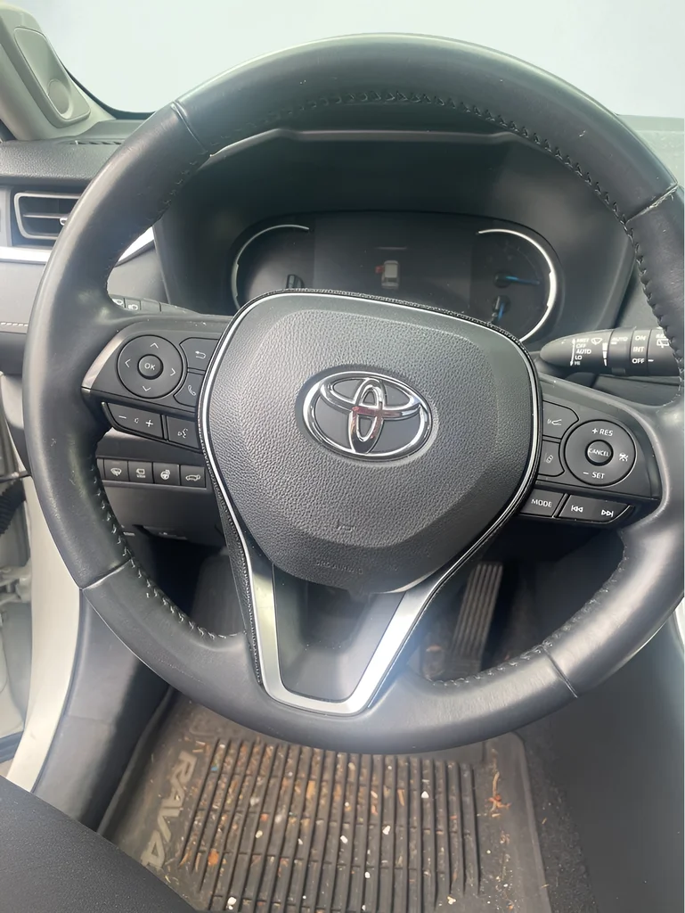 Used 2020  Toyota Limited image 9