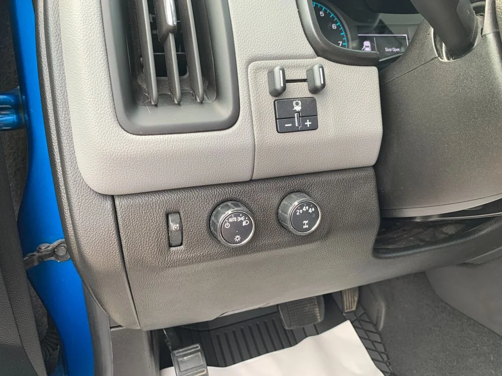 Used 2021 Blue Chevrolet Work Truck image 30