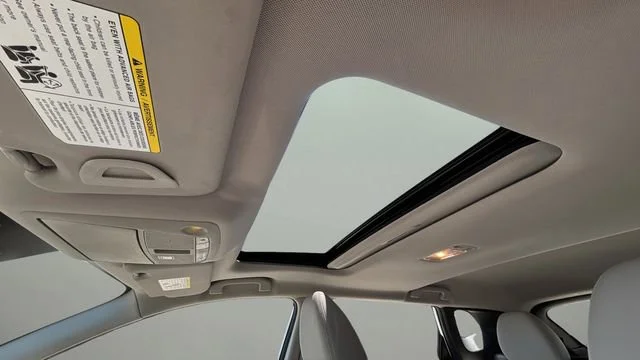 Used 2019 White Nissan SL image 19