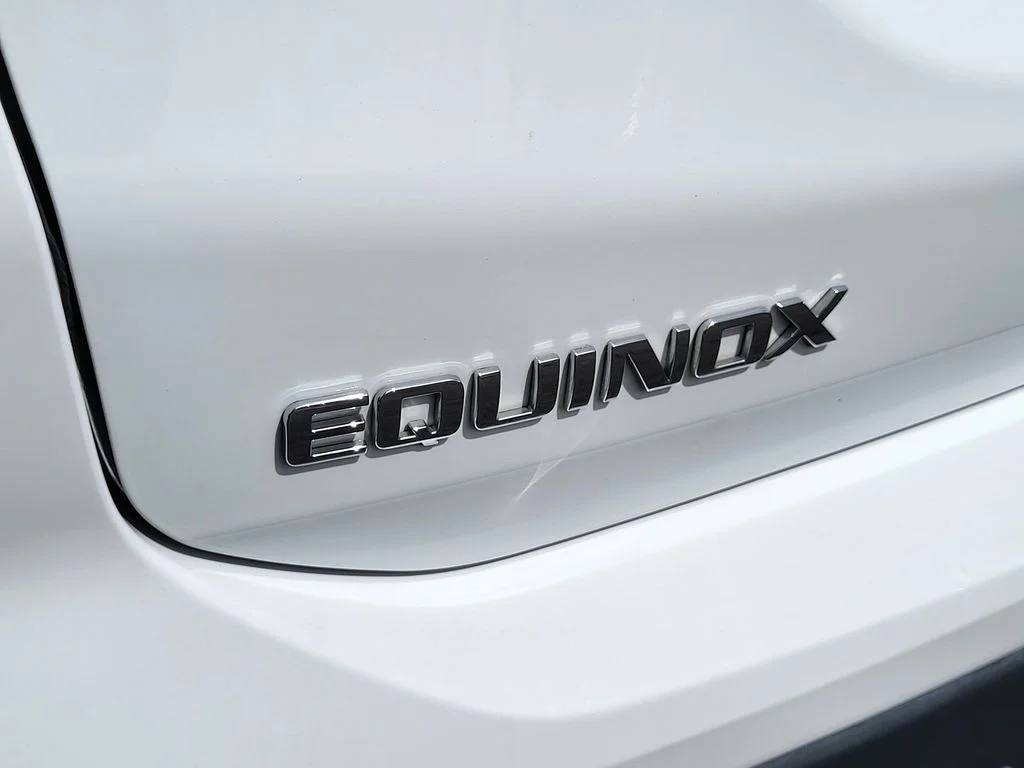 Used 2024 Summit White Chevrolet LT image 8