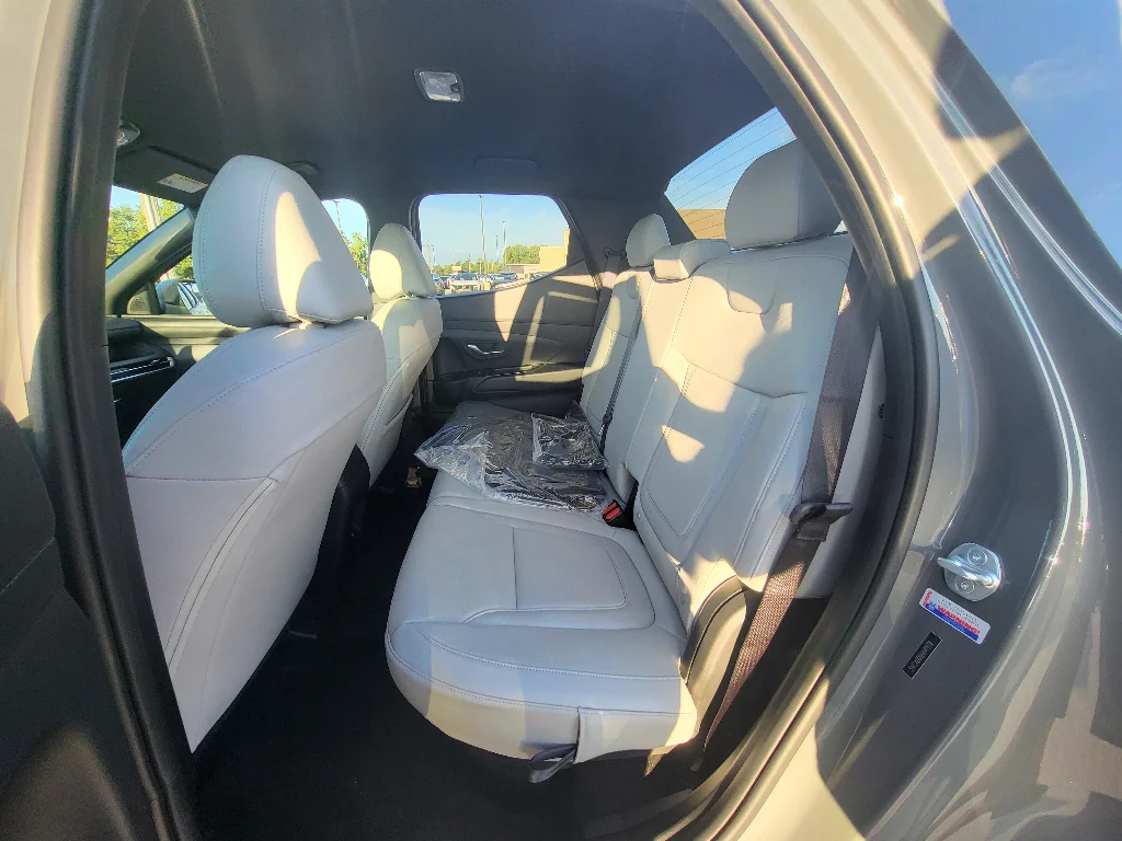 New 2027 Hampton Gray Hyundai SE image 23