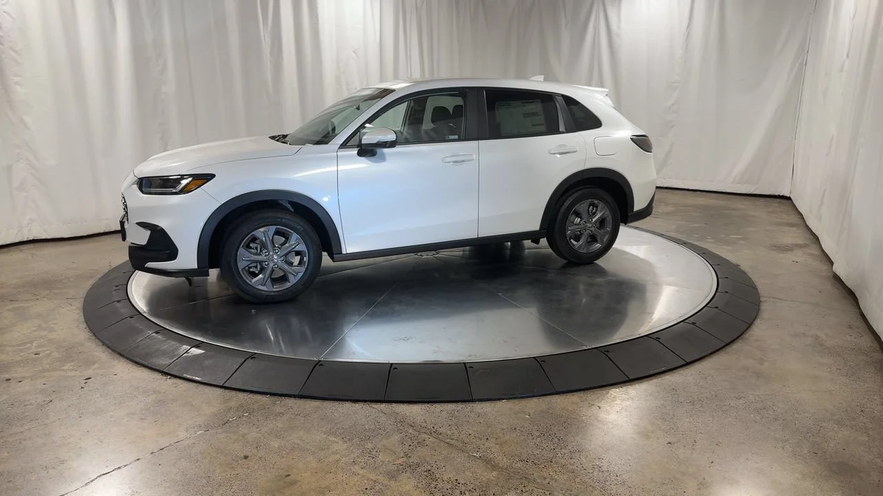 New 2027 Platinum White Pearl Honda LX image 9
