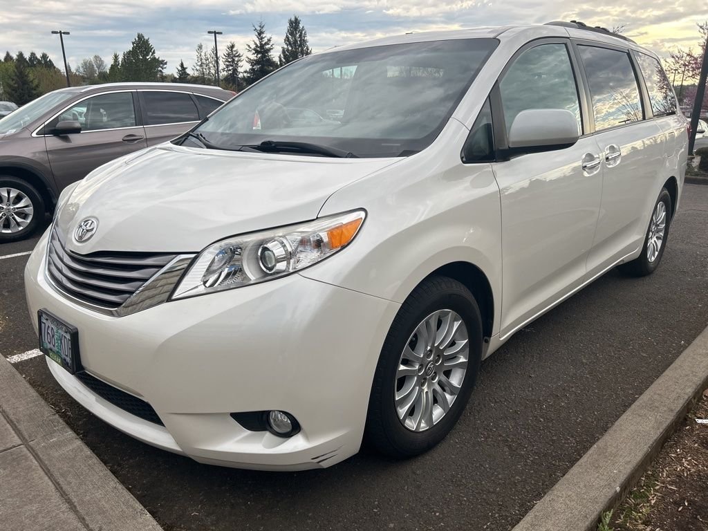 2017 Toyota Sienna XLE
