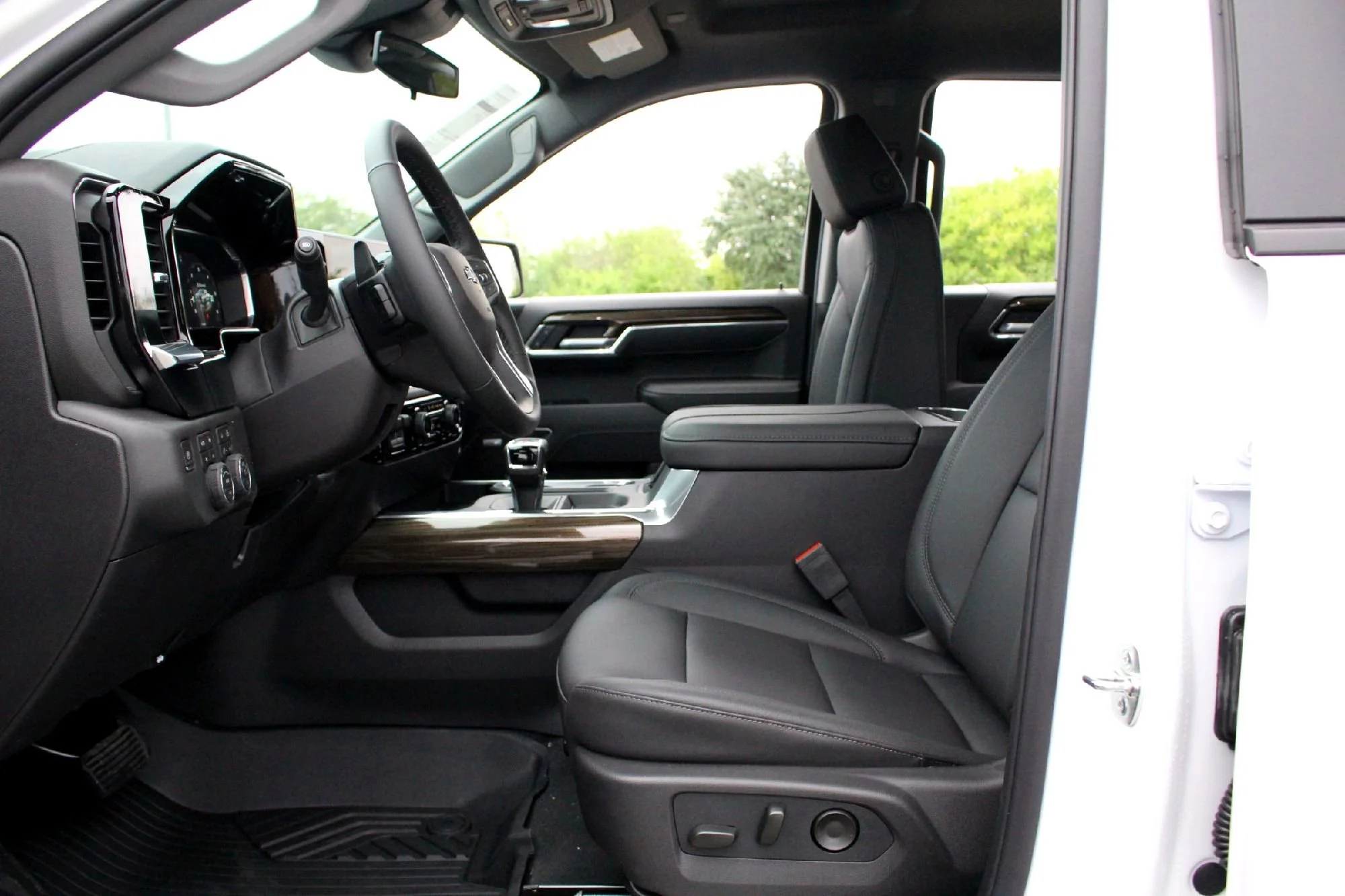 New 2026 White Chevrolet LT Trail Boss image 7