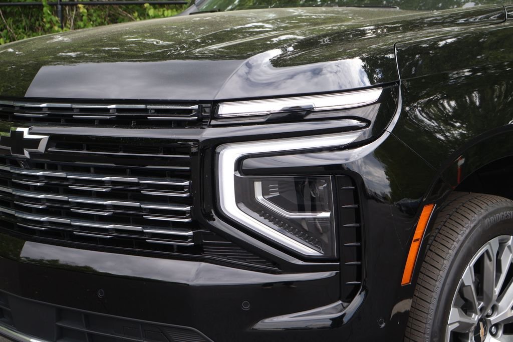 Used 2025 Black Chevrolet High Country image 3