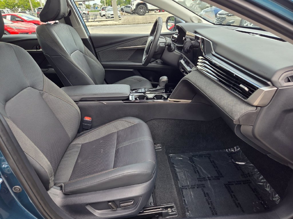 2025 Toyota Camry XLE - Photo 16