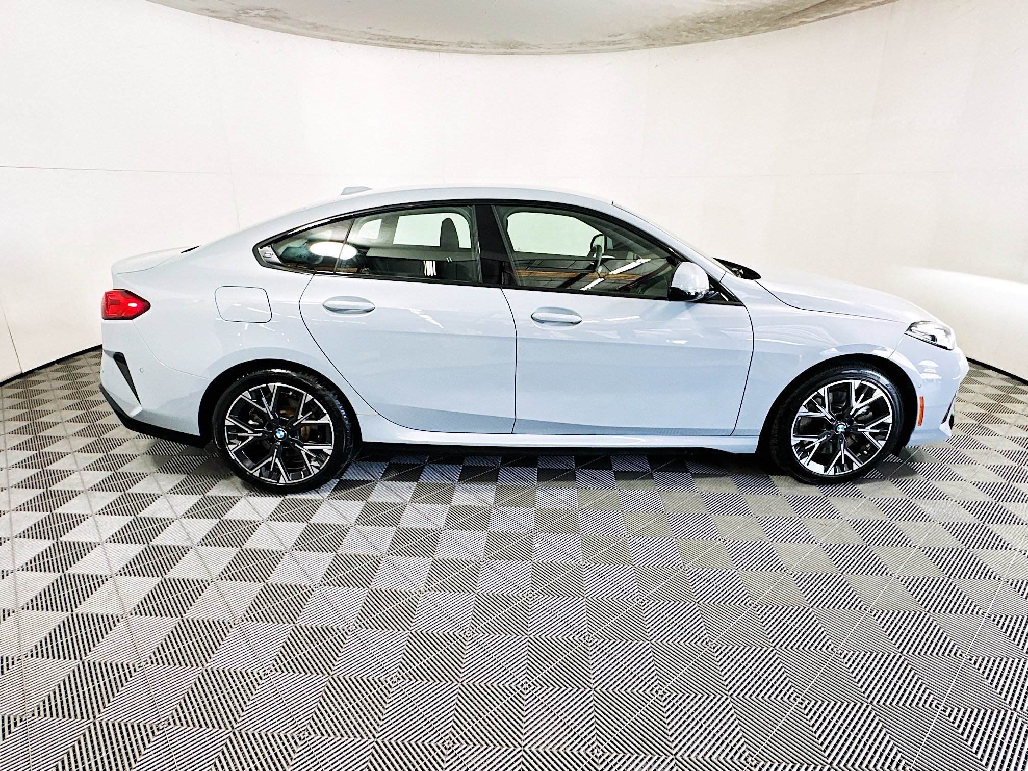 2026 BMW 2 thumbnail 4