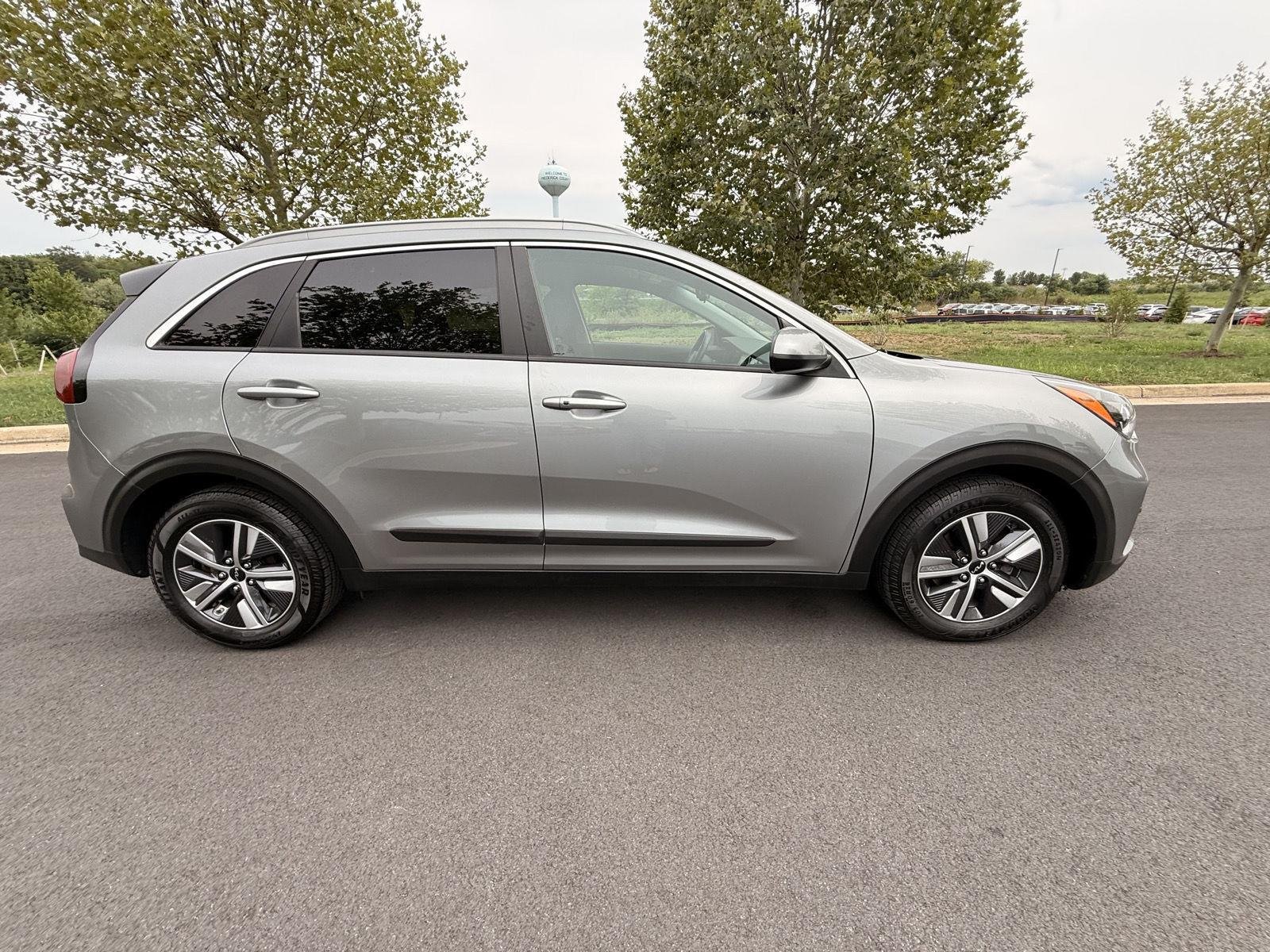 Used 2022 Steel Gray Kia LXS image 4