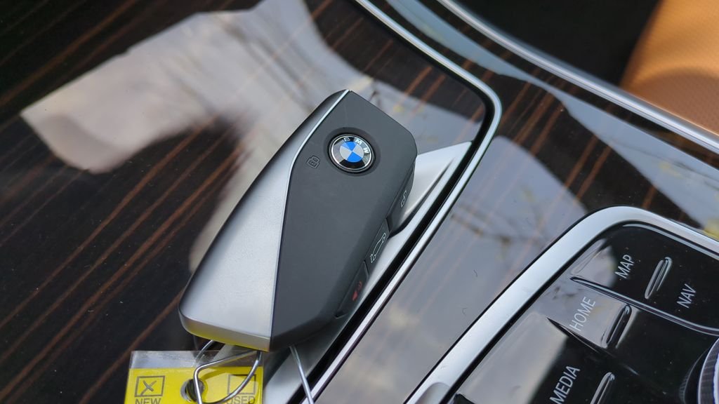New 2026 Mineral White Metallic BMW xDrive40i image 27