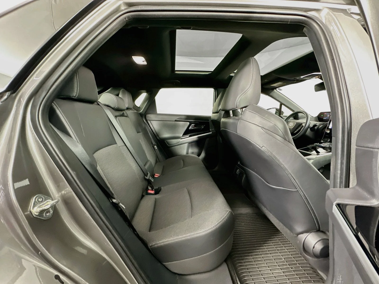 Certified Used 2023  Toyota XLE image 27