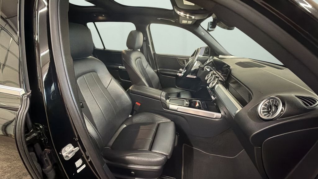 Used 2025 Black Mercedes-Benz GLB 250 image 9