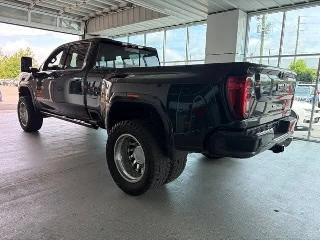 Used 2023 Onyx Black GMC Denali DRW image 13