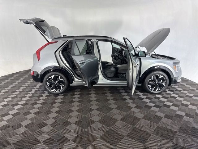 Used 2023 Gray Kia Wind image 14