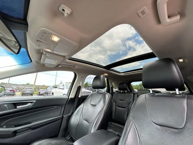 Used 2020  Ford Titanium image 37