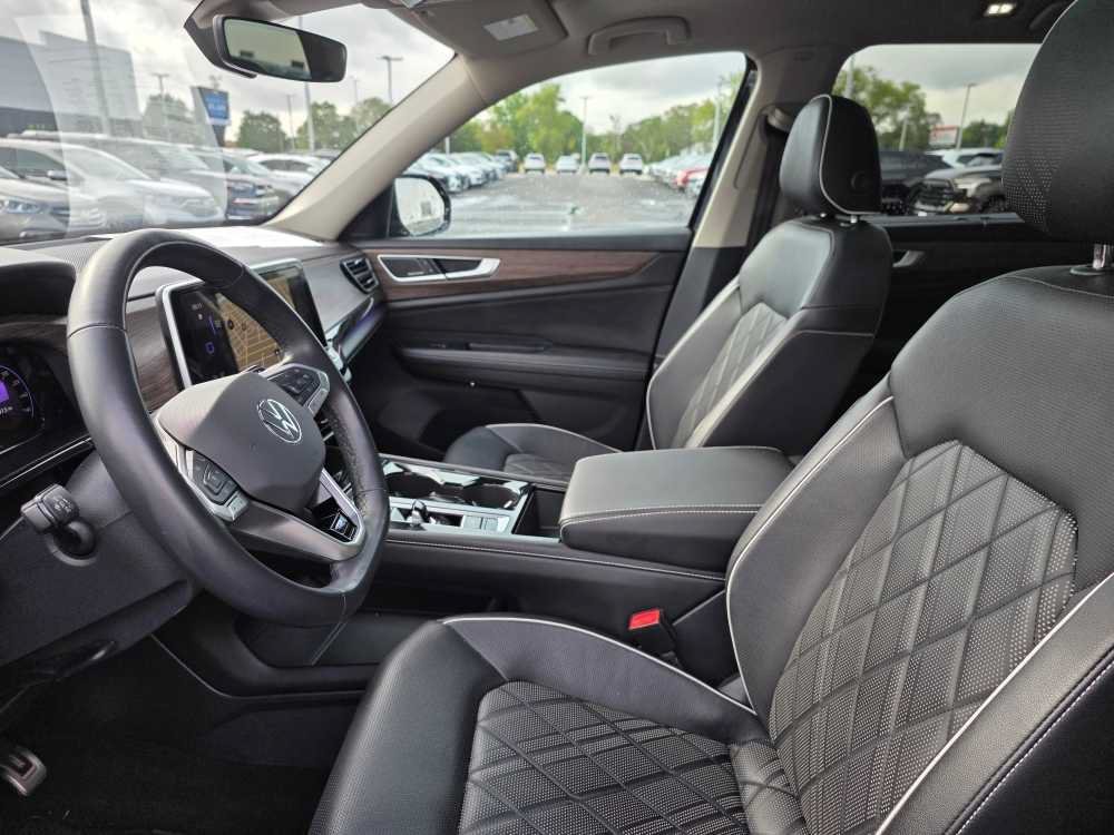 Used 2025 Black Volkswagen 2.0T SEL Premium R-Line image 3