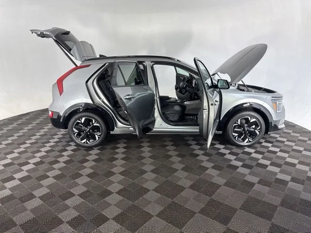 Used 2023 Gray Kia Wind image 14
