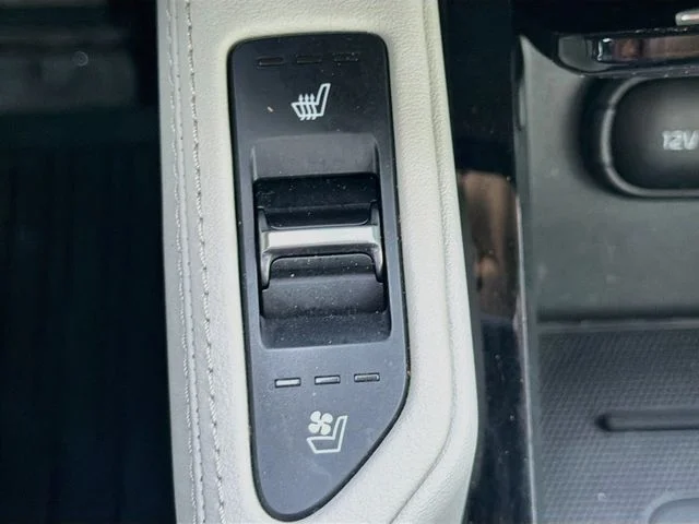 Used 2022 White Kia SX image 21