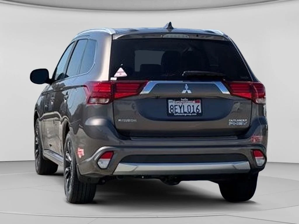 Used 2018  Mitsubishi SEL image 34