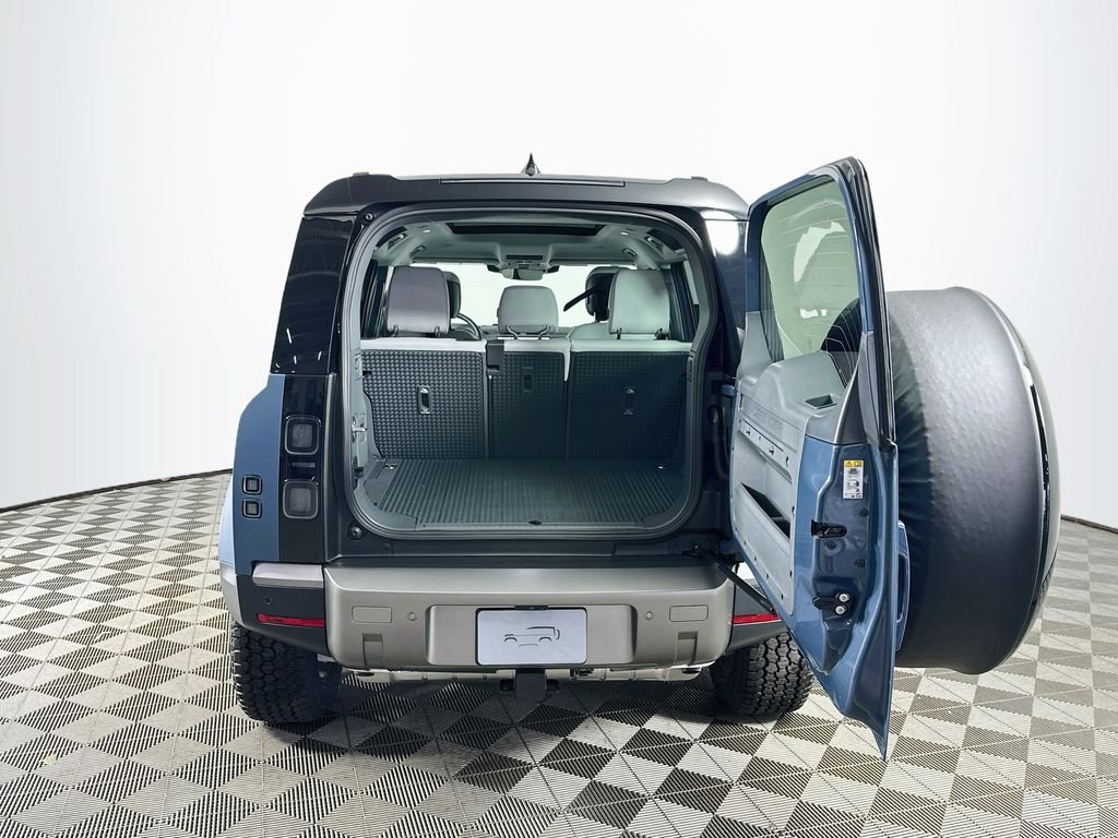 New 2026 Tasman Blue Land Rover S image 28