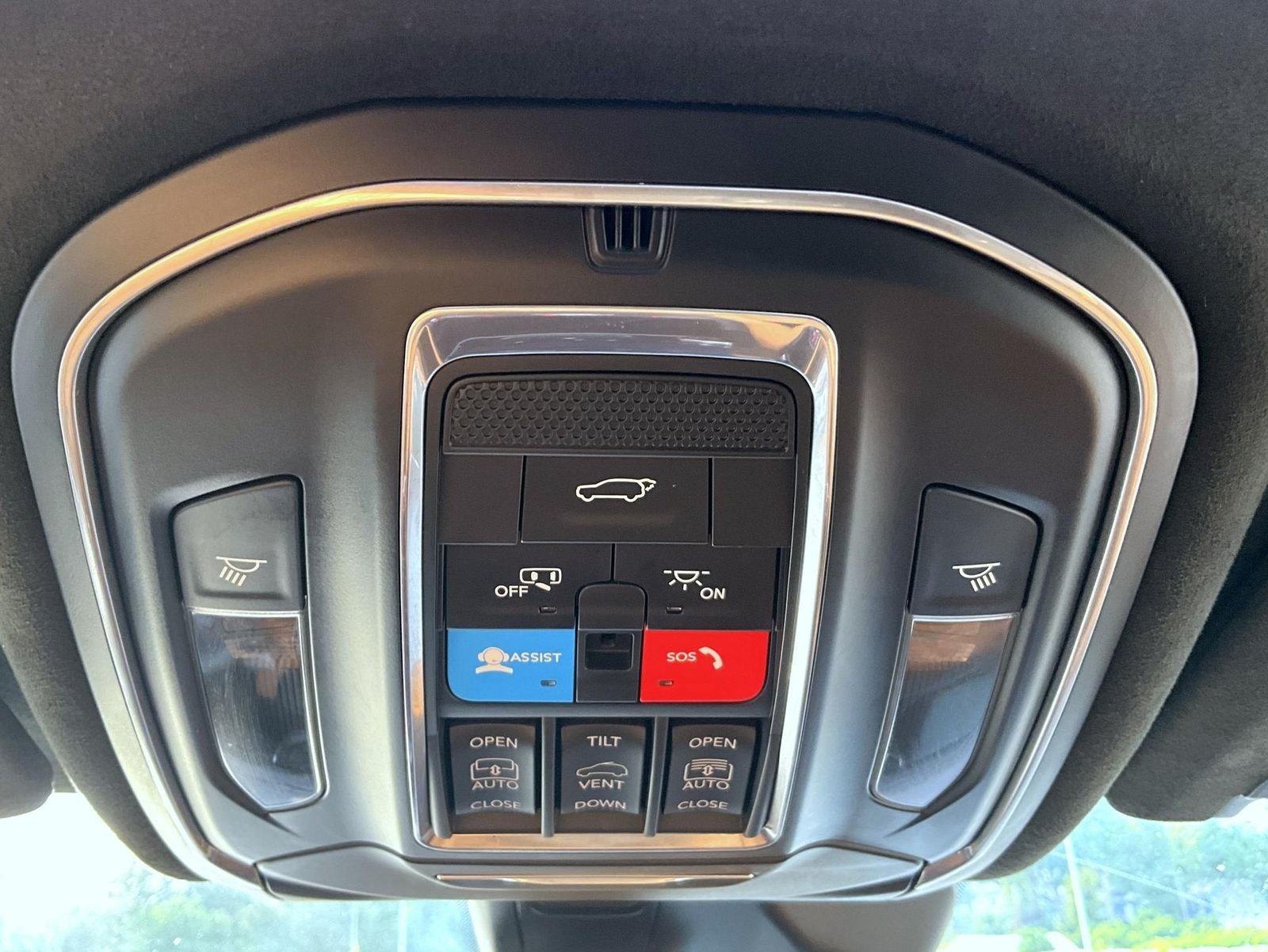Used 2025 White Jeep Summit image 16