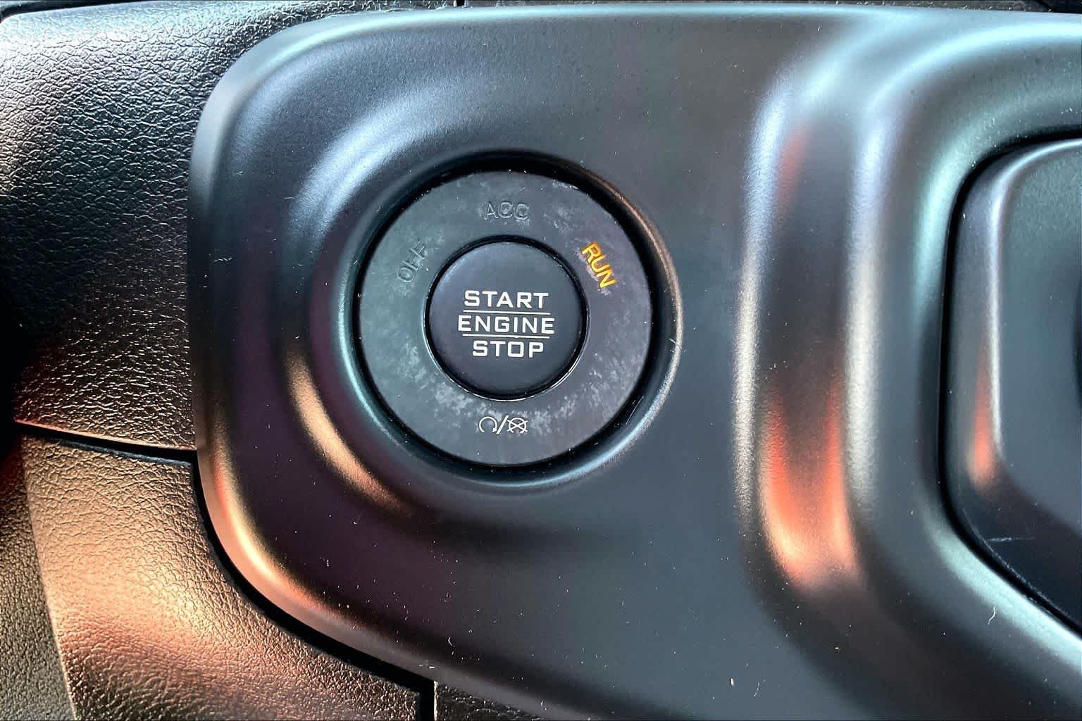 Used 2018 Punk'n Clearcoat Metallic Jeep Sport S image 32